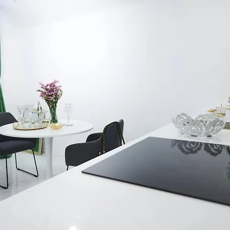 White Bliss Hideaway 아파트