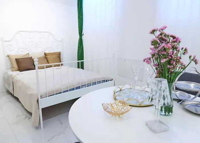 White Bliss Hideaway *