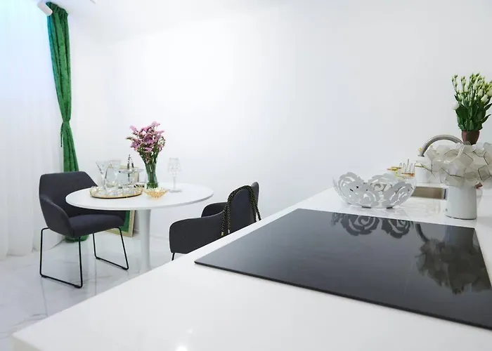 White Bliss Hideaway Apartma